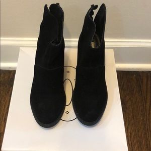 Steve Madden 5 1/2 Black Sued Booties